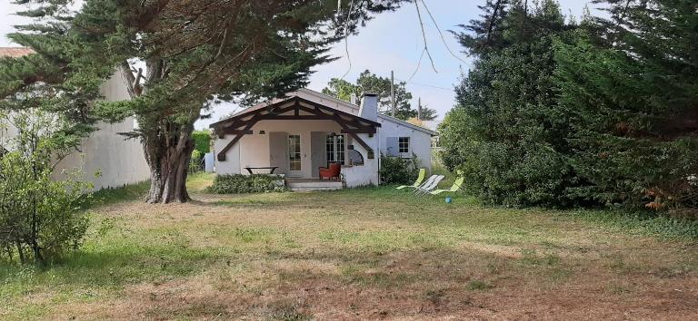 Jolie villa avec jardin à proximité de la plage - Bed and Breakfast La Brée-les-Bains