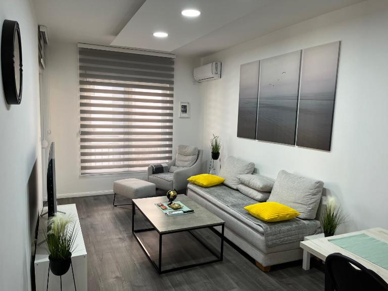 Goldmar Apartment -couples favourite-free garage parking - Chambres d'hôtes Budva