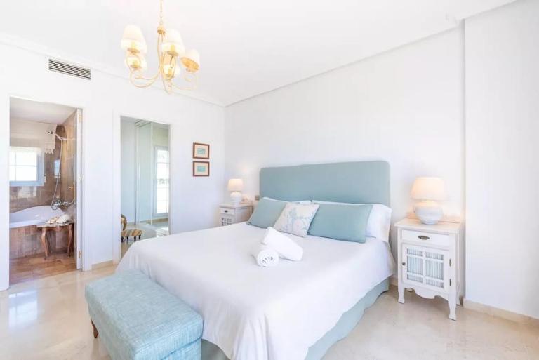 Spectacular Two Floor Penthouse Marbella City Centre - Chambres d'hôtes Marbella