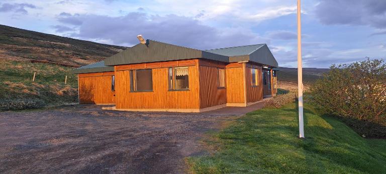Guesthouse Klambrasel - B&B Húsavík