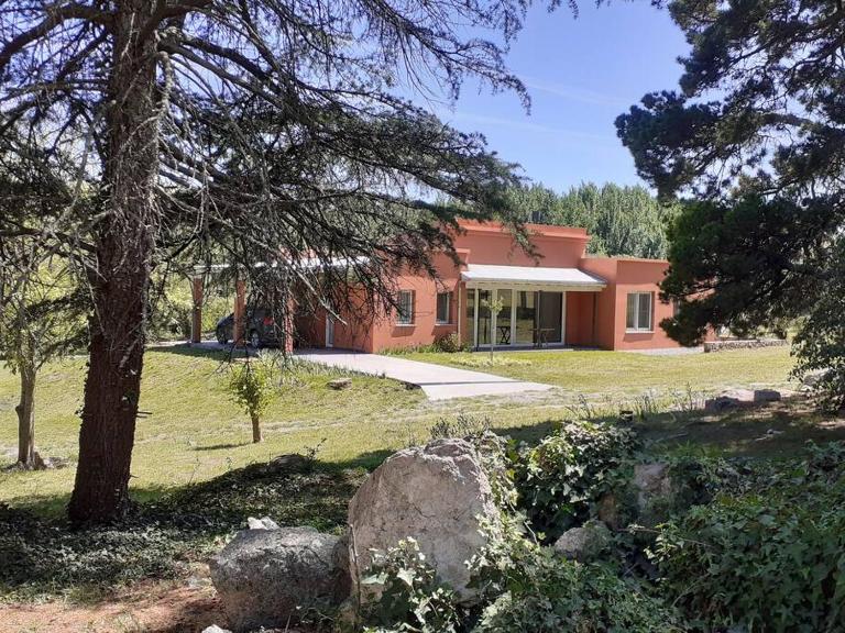 Casa de Campo con Bosque y Pileta - Ferienwohnung Tandil