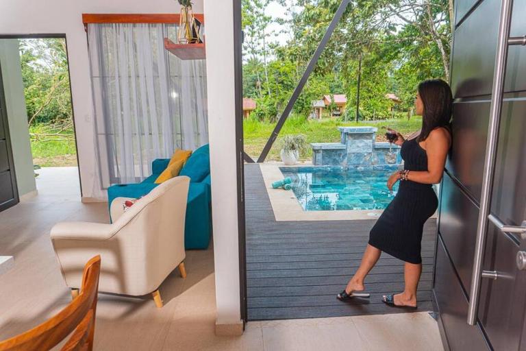 Villa Aurora with Jacuzzi in La Fortuna - B&B La Fortuna