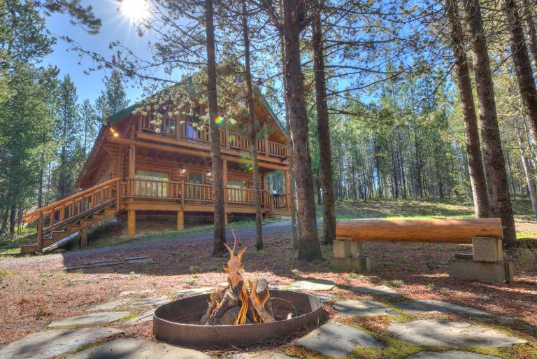 Henrys Cast by KABINO Hot Tub Large Driveway PS4 Dog Friendly Fire Pit Fireplace - B&B Island Park