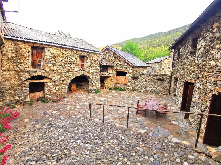 Casa Rural con patio y BBQ en La Vall de Boí - Ferienwohnung Cardedeu