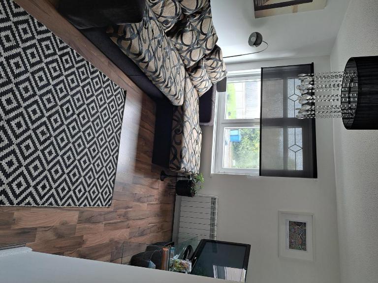 Apartment - Sleeps 4 - Pet friendly - Parking - B&B Troon