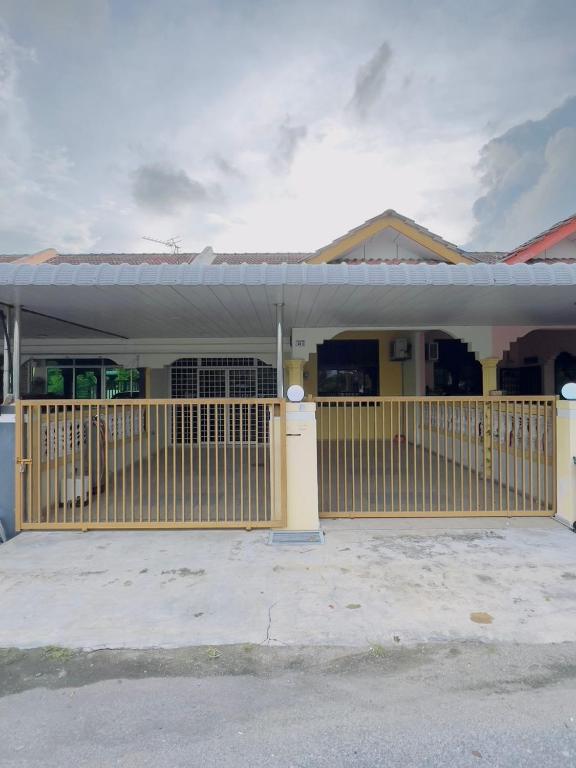 NOOR Homestay Sena Indah - Chambres d'hôtes Kangar