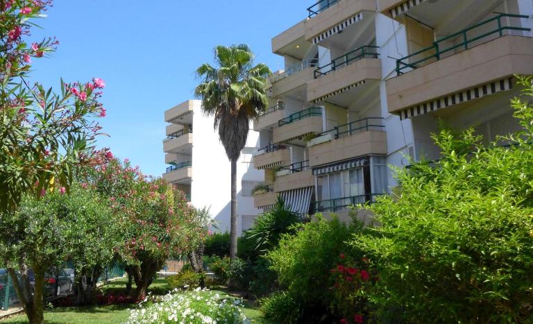 Apartamentos Colon - Bed and Breakfast Salou