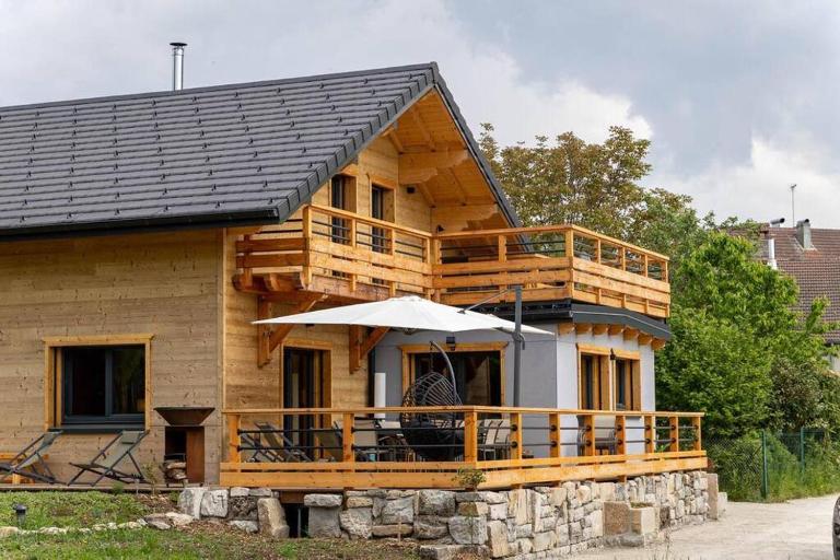 Chalet au coeur du Jura à 5min de la plage de Clairvaux - Chambres d'hôtes Crillat