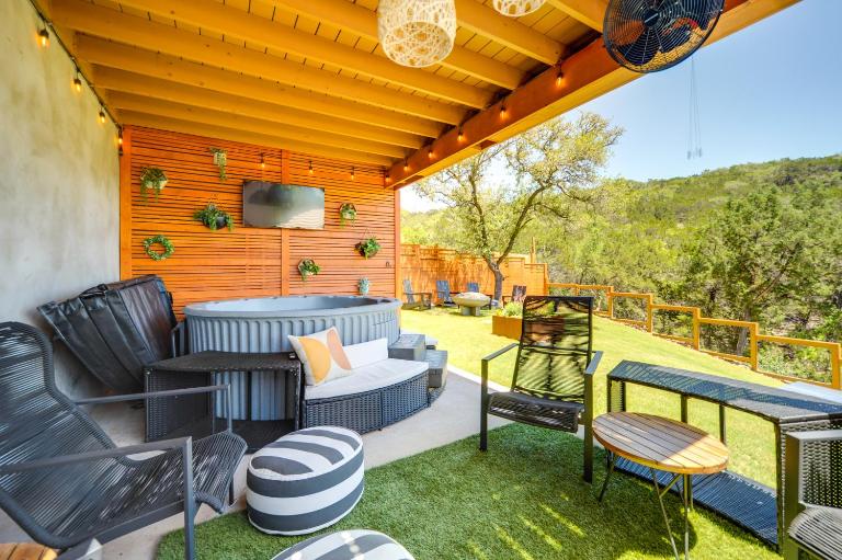 Family-Friendly Canyon Lake Rental w/ Hot Tub! - B&B Canyon Lake