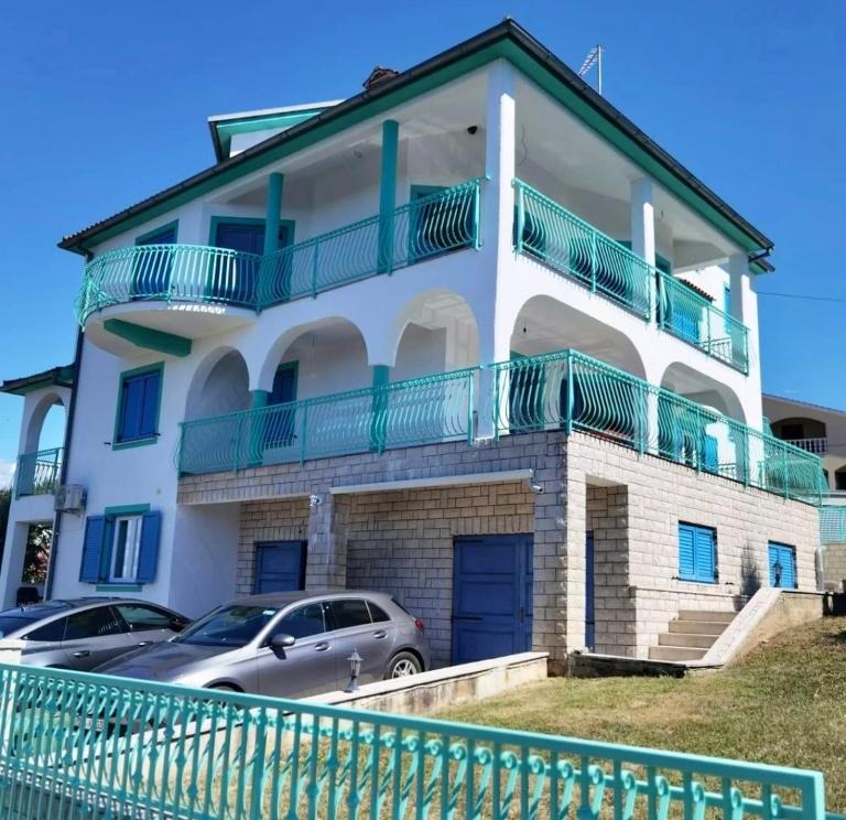 Villa Katja - Bed and Breakfast Mugeba