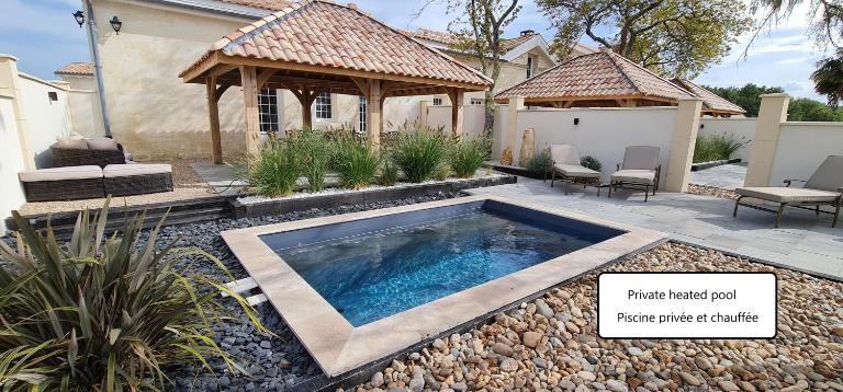 Dom Peyreton Prestige cottages set in a charming wine property - Bed and Breakfast Villegouge