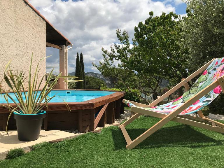 Villa Cléa, belle propriété provençale, jardin, piscine, au calme - B&B Correns