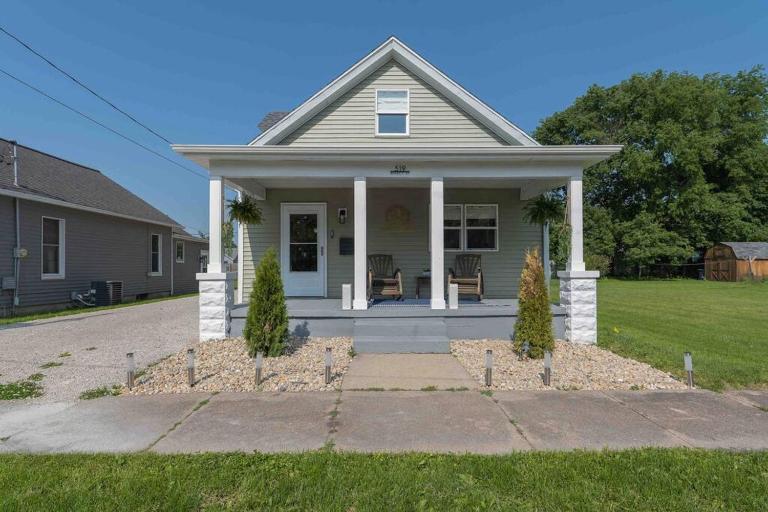 Home 15 min from Starved Rock and Chicago Skydive! - B&B Ottawa