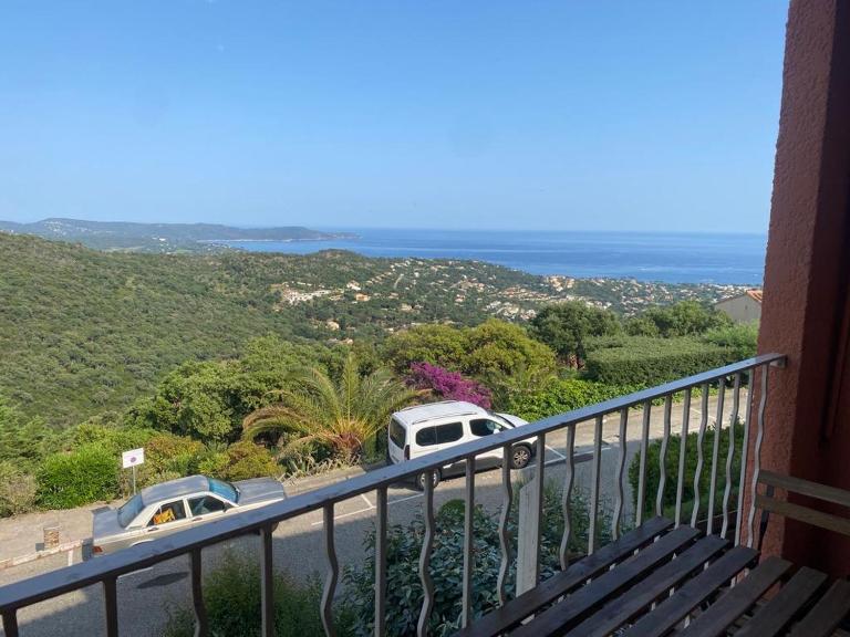 Location vacance vue mer 4 à 6 personnes - B&B Cavalaire-sur-Mer