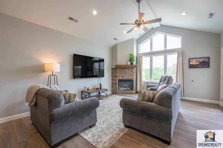 Luxury 3BR Condo - Stairs Required - Resort Amenities - FREE TICKETS INCLUDED - FHG-308 - Chambres d'hôtes Branson