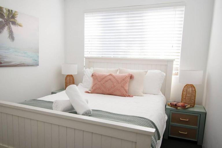 Callie Beach Escape - Beachside View, Family Friendly, Walk Everywhere - B&B Caloundra