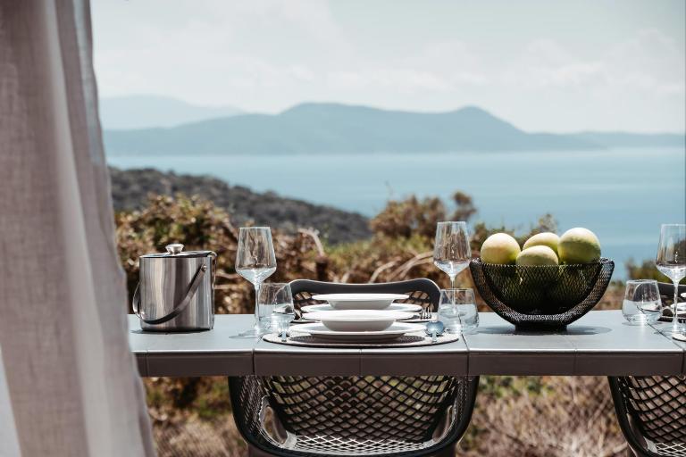 Mesogi Villas, brand new modern, stylish villas, private pool, seaviews - Bed and Breakfast Mikínai