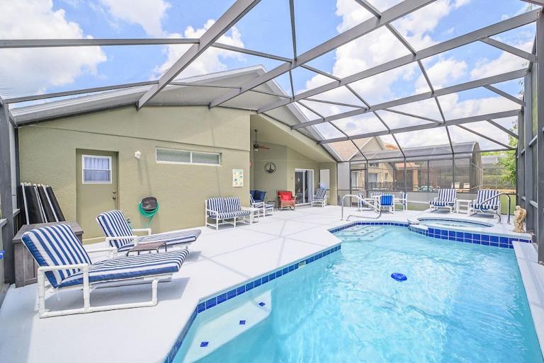 Cozy Private Home at Terra Verde Resort, South Facing Pool Spa, Near Disney, SeaWorld - B&B Kissimmee