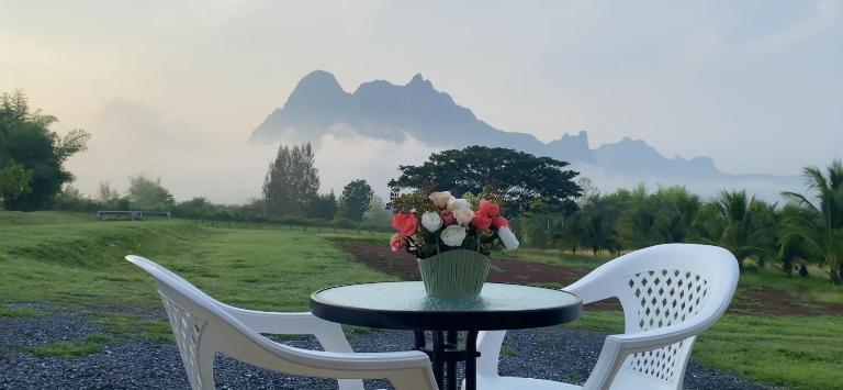 ไร่วิวทิวเขา ลานกางเต็นท์ ฟาร์มสเตย์ - B&B Ban Nong Tum