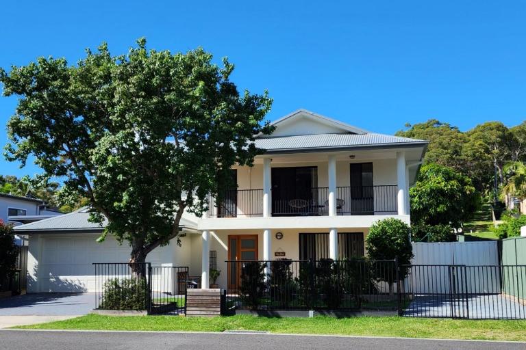 Akoya House 122 Tomaree Rd Pet friendly linen air conditioning WiFi and boat parking - Chambres d'hôtes Shallow Bay