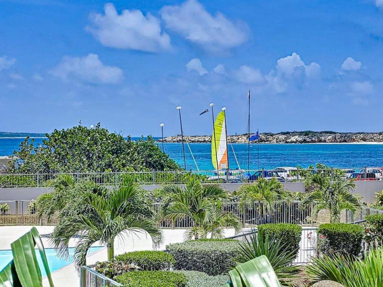 Costa Rose, beach front, pool, Orient Bay - B&B Orient Bay