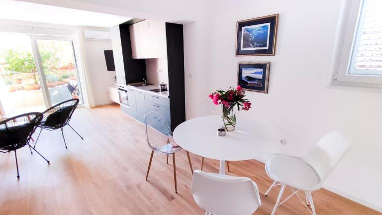 Beach Garden Family Apartment - Bed and Breakfast Makarska