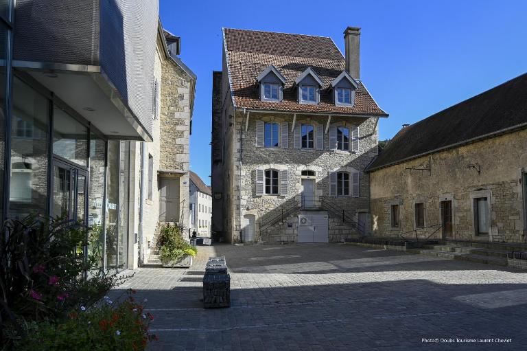 Gîte Les Muses, Ancien hôtel particulier avec SPA - B&B Ornans