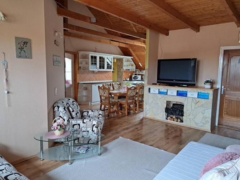 Kismarosi Center Apartman - B&B Kismaros