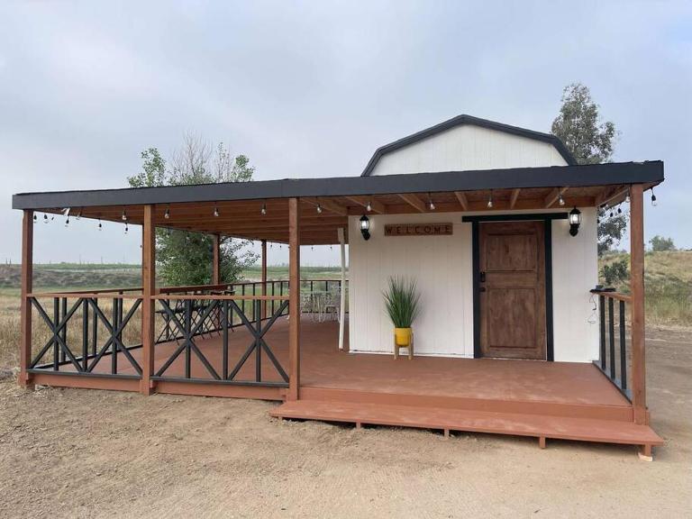 Modern wine country barn house - B&B Temecula
