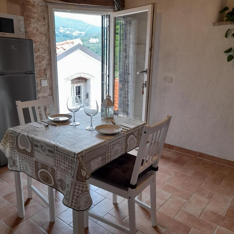 Cà di Pippo "Riccio" appartamento Loc Boragni Orco Feglino - B&B Vezzi Portio