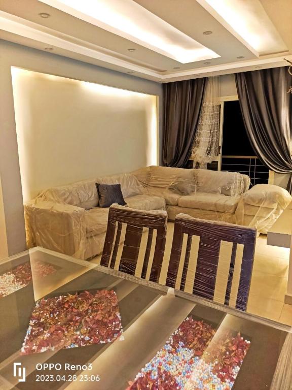 شقة رائعة قريبة من الاهرامات بالجيزة داخل كومبوند خاص - Bed and Breakfast ‘Ezbet ‘Abd el-Ḥamîd