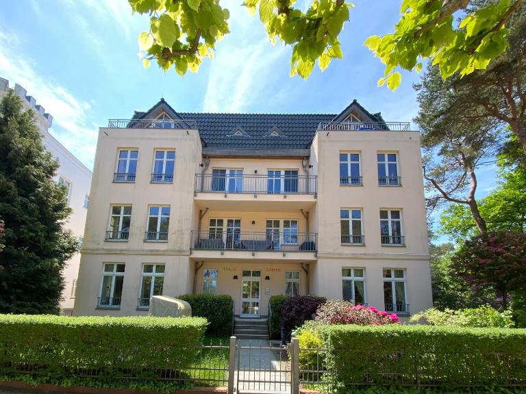 Haus Sabine - Ferienwohnung Krist - B&B Ahlbeck