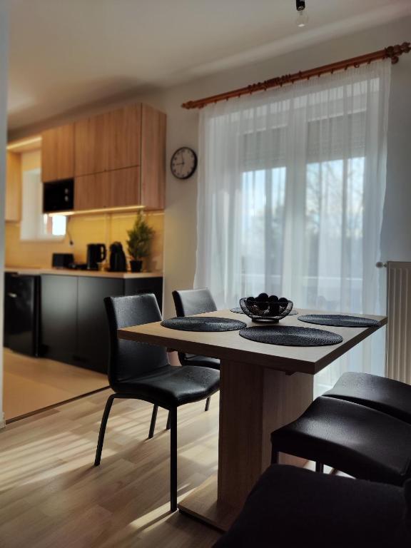 Kinizsi Apartman - Bed and Breakfast Miskolc