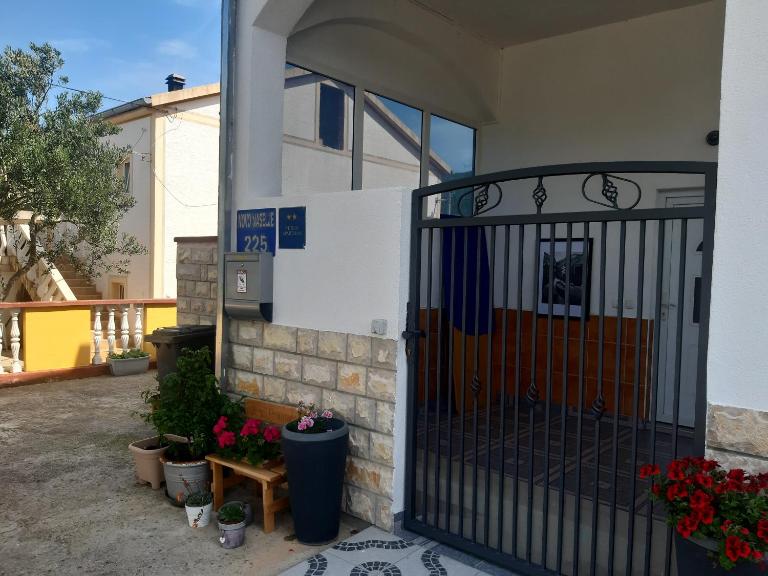 Apartmani Jasmin - B&B Karin