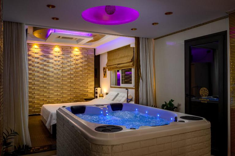 Pervolia House Private Pool Near Airport - Bed and Breakfast Kremastí