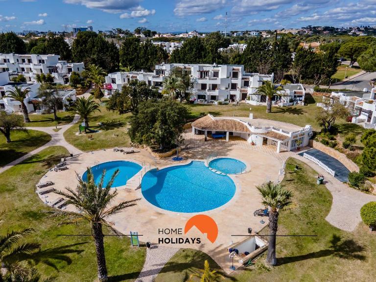 #120 T3 Espaçoso em Albufeira by Home Holidays - B&B Albufeira