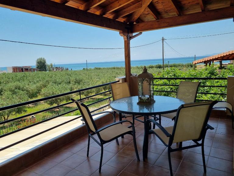 Smaragda Sea View Villa - B&B Kariani