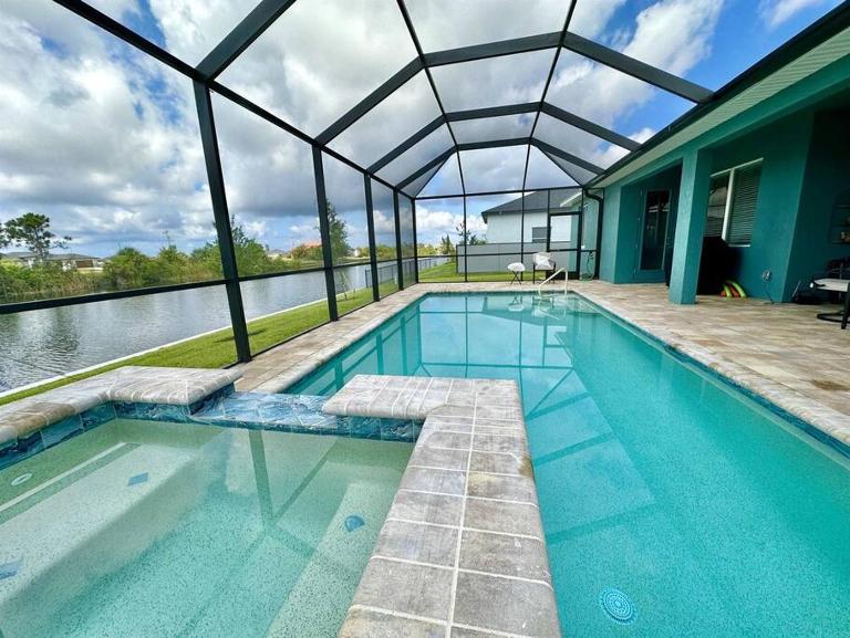 Teal Paradise - Brand New Villa in NW Cape Pool spa and water view - B&B Cape Coral