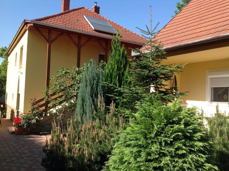 Honvéd Apartmanház - B&B Hévíz