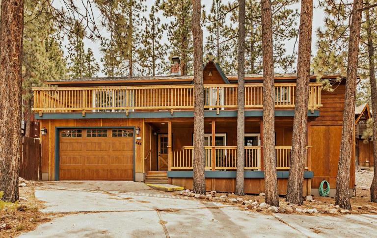 Bear Claw Cabin - Perfect location with an amazing game room and hot tub! - Chambres d'hôtes Big Bear Lake