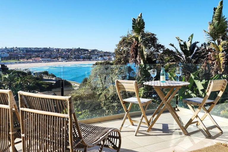 Sweeping Ocean Views - Bondi Beach 2 bed + parking - B&B Sydney
