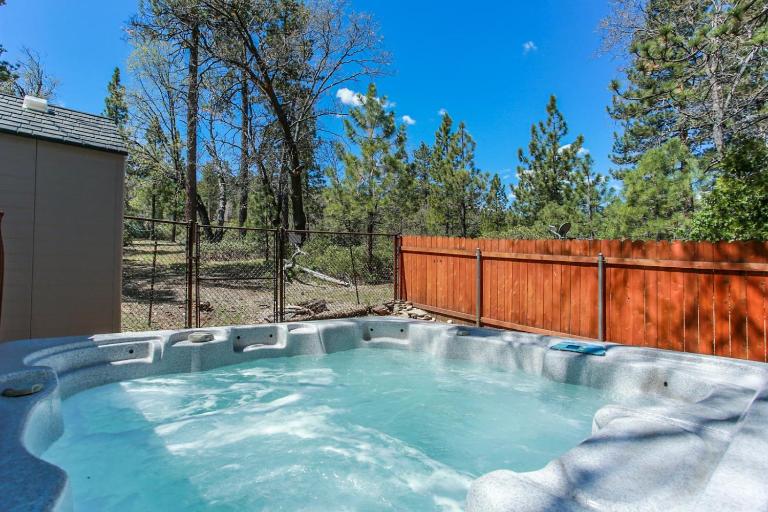 Little Brown Bear - Beautiful view, quiet area and an amazing hot tub! - Ferienwohnung Big Bear Lake