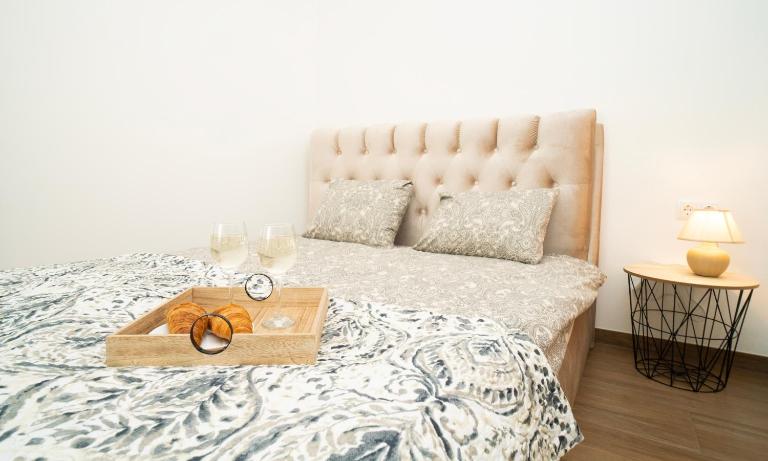 Downhill Apartment with a Private Terrace - B&B Kaunas