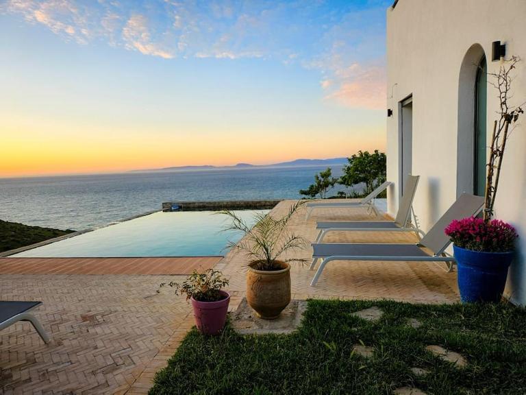 Très belle villa avec piscine et vue incroyable sur mediterannée (DAR NAIM) - B&B Tangier