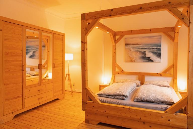 Up'n Swutsch I 82m2 Altbauliebe mit Himmelbett - Ferienwohnung Bremerhaven