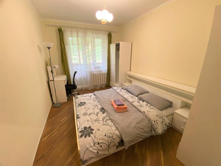 Просторі апартаменти Ш1і2 поруч з метро Лівобережна - B&B Kyiv