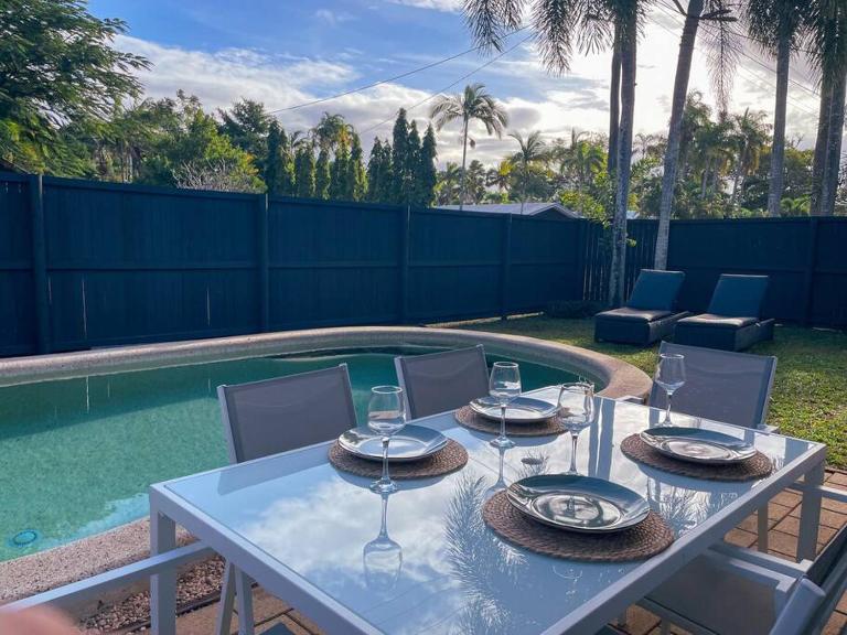 Port Douglas Beach Cottage - B&B Port Douglas