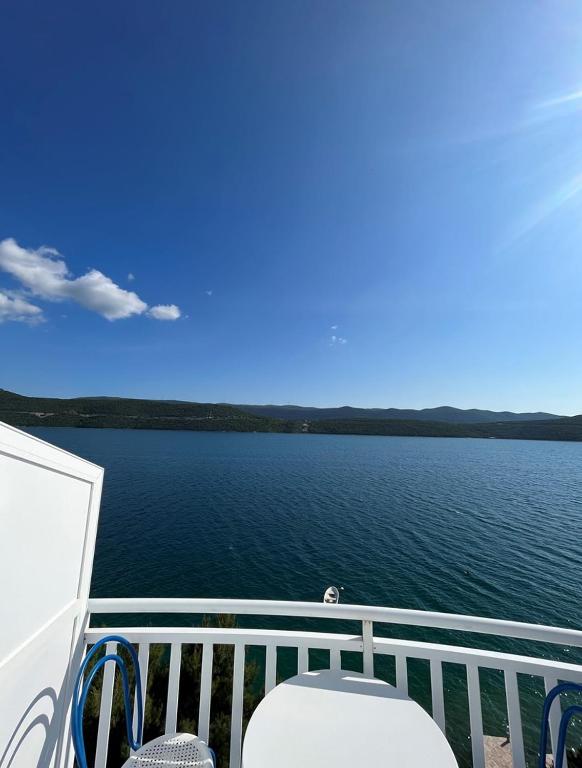 Villa Bianca with private Beach and Parking - B&B Neum