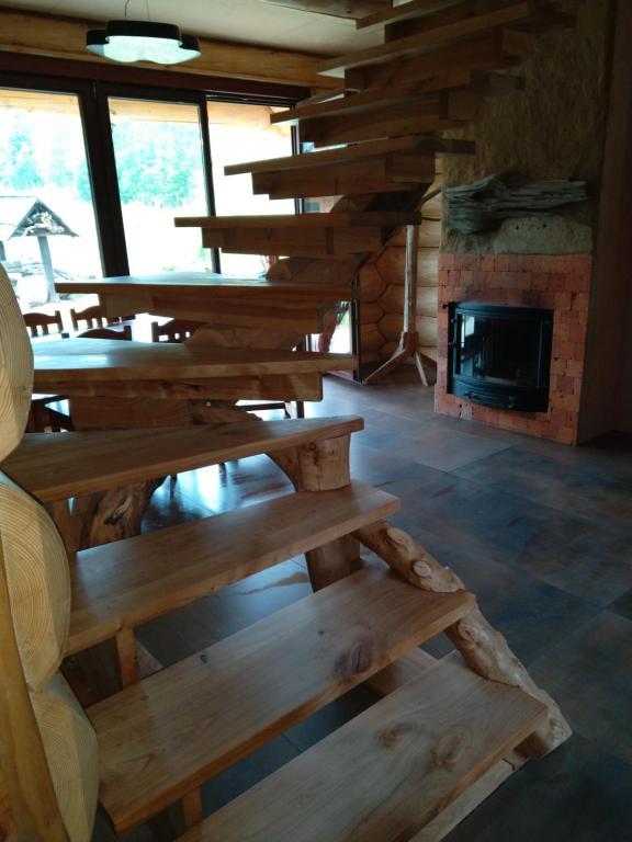 malinowy beret - B&B Zatwarnica