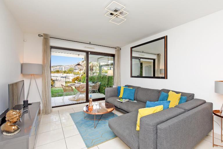 Luxury 3 pièce Garden Apartment in Cannes Marina - B&B Mandelieu-la-Napoule